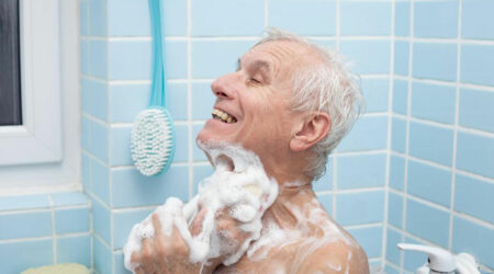 Walk bathtubs for seniors – Things you should know